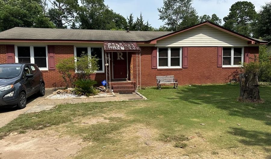704 S Magnolia St, Albany, GA 31707 - 3 Beds, 2 Bath