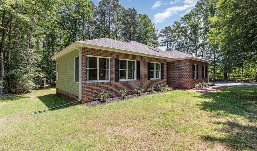 12010 Fox Mill Run Ln, Ashland, VA 23005 - 3 Beds, 3 Bath