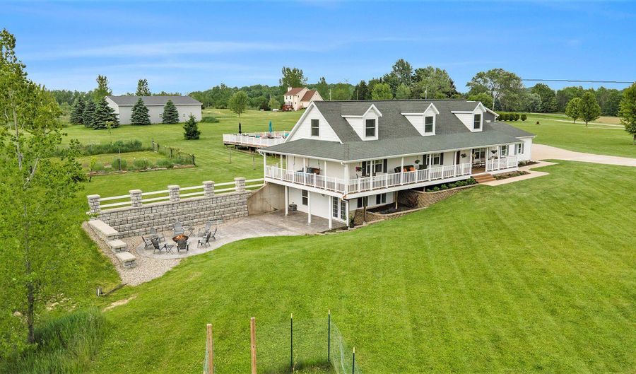 9575 52nd St SE, Alto, MI 49302 - 4 Beds, 4 Bath