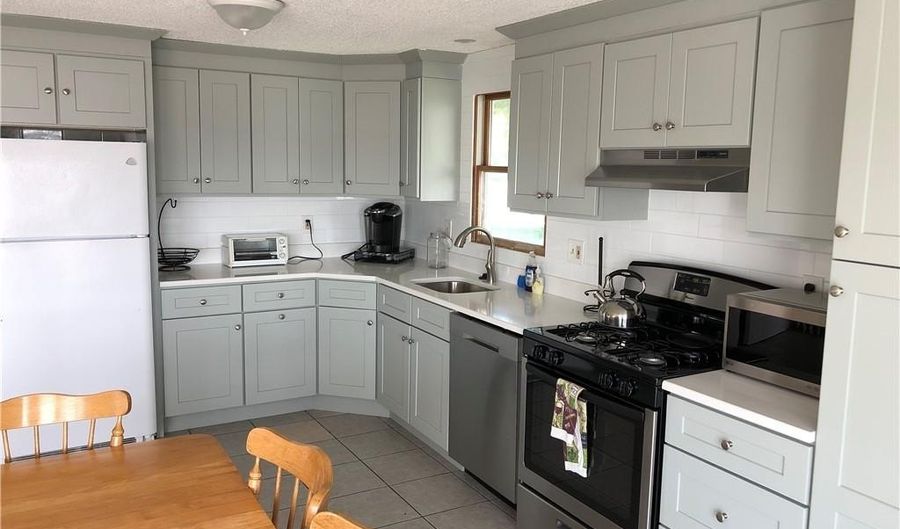 8 Seascape Ave, Middletown, RI 02842 - 5 Beds, 3 Bath