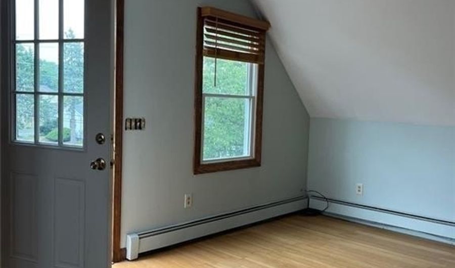 3 Buttonwood St 2, Bristol, RI 02809 - 3 Beds, 1 Bath