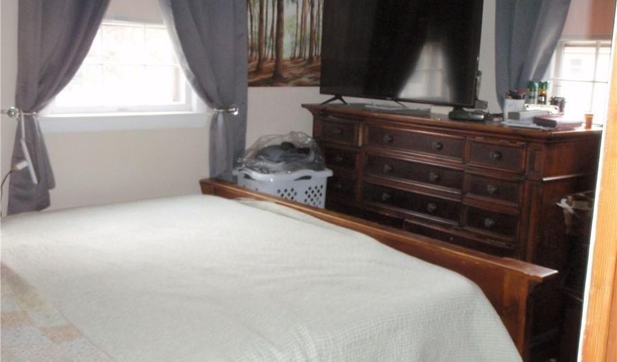 11 Kennedy Dr, Coventry, RI 02816 - 3 Beds, 2 Bath