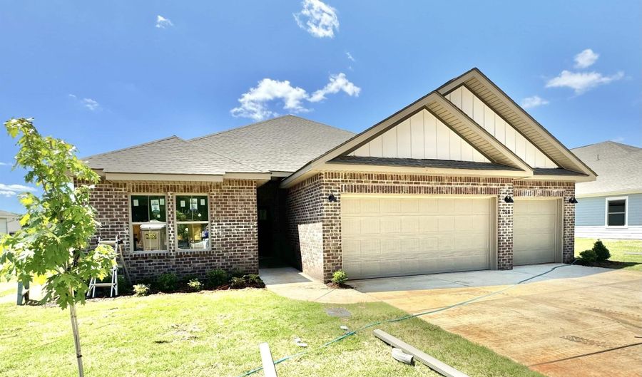 16896 Whispering Pnes, Athens, AL 35611 - 4 Beds, 3 Bath