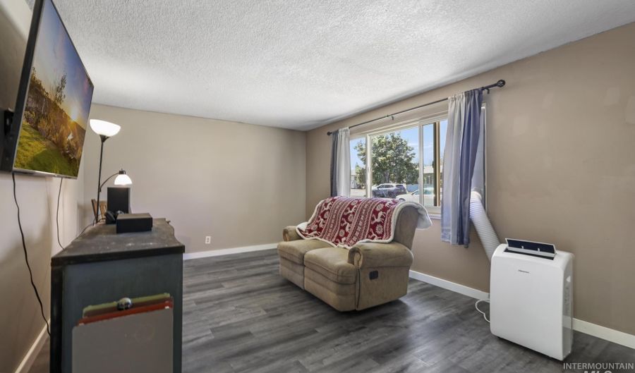 112 Sunset Cir, Buhl, ID 83316 - 3 Beds, 2 Bath