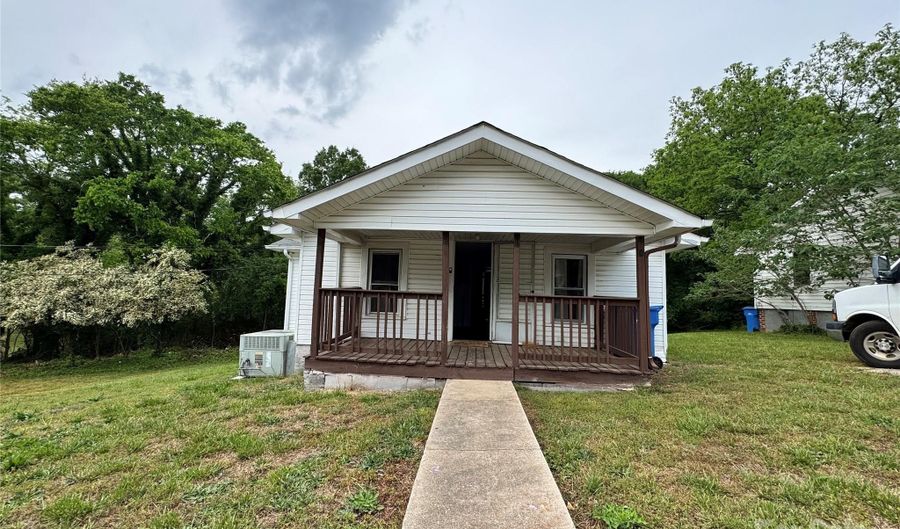 1025 Martin Luther King Jr Dr, Albemarle, NC 28001 - 2 Beds, 1 Bath