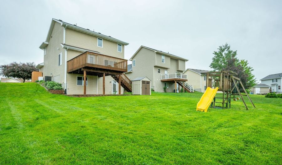 5204 NE Briarwood Dr, Ankeny, IA 50021 - 3 Beds, 3 Bath