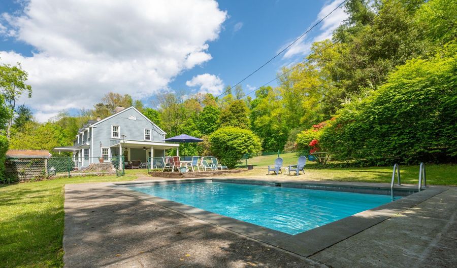 19 Junction Rd, Brookfield, CT 06804 - 4 Beds, 3 Bath