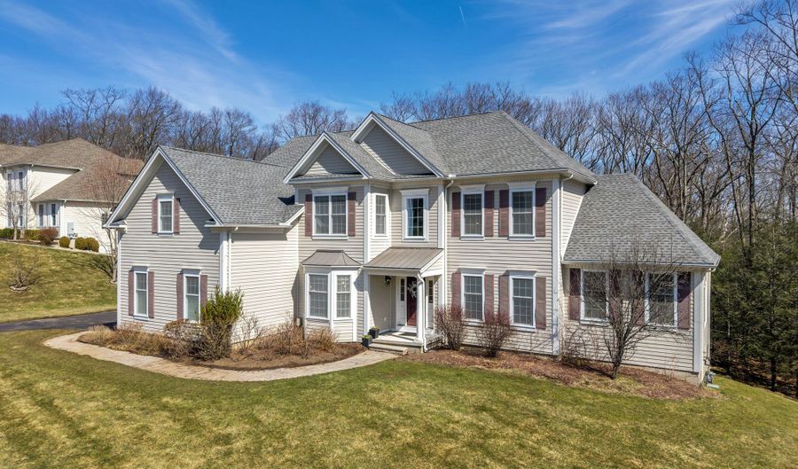 284 Northington Dr, Avon, CT 06001 - 4 Beds, 4 Bath