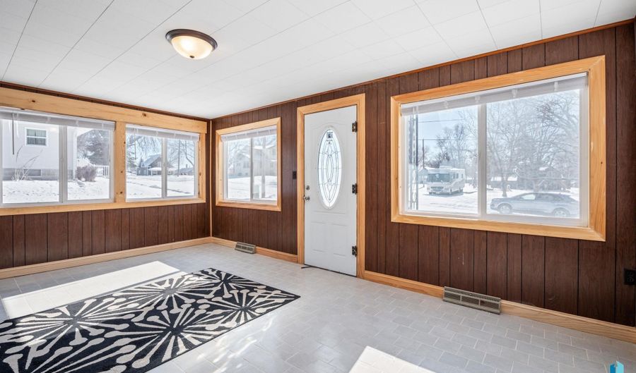 207 W 3rd St, Alcester, SD 57004 - 4 Beds, 3 Bath