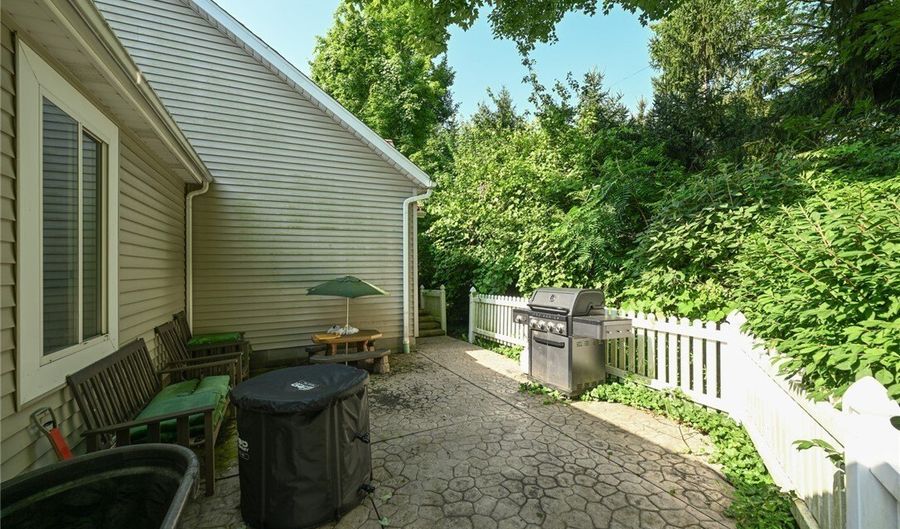 2096 HIDDEN HOLLOW Ln, Akron, OH 44313 - 4 Beds, 3 Bath