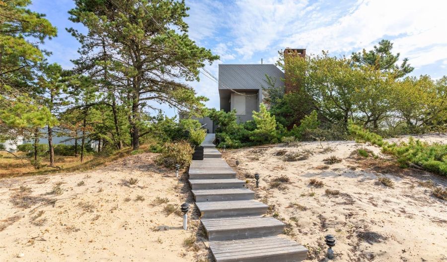 49 Gilberts Path, Amagansett, NY 11930 - 4 Beds, 5 Bath