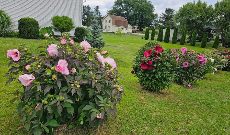 180 ABBOTTS Dr, Abbottstown, PA 17301 - 3 Beds, 2 Bath