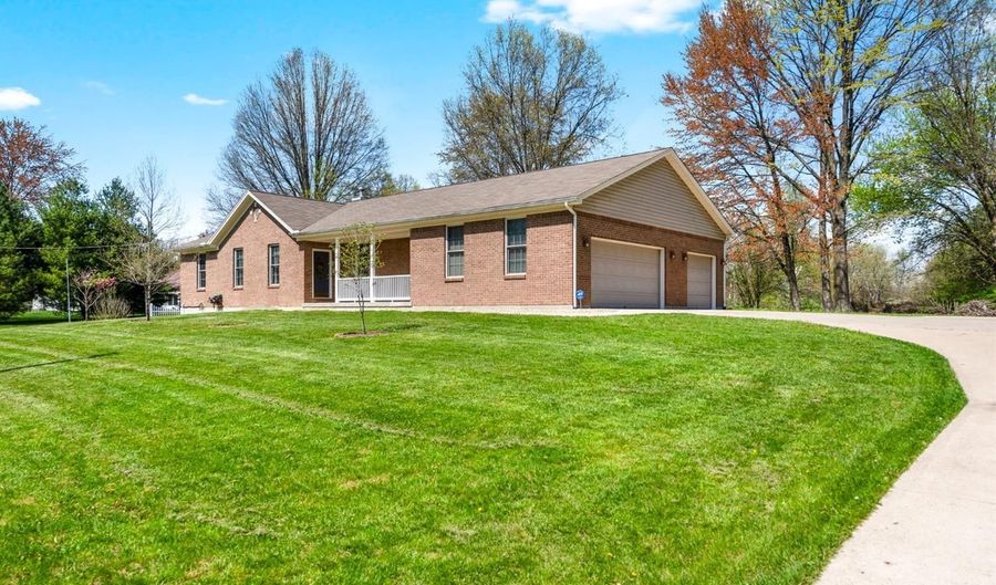 376 Dusseldorf Dr, Perry, OH 45118 - 4 Beds, 3 Bath