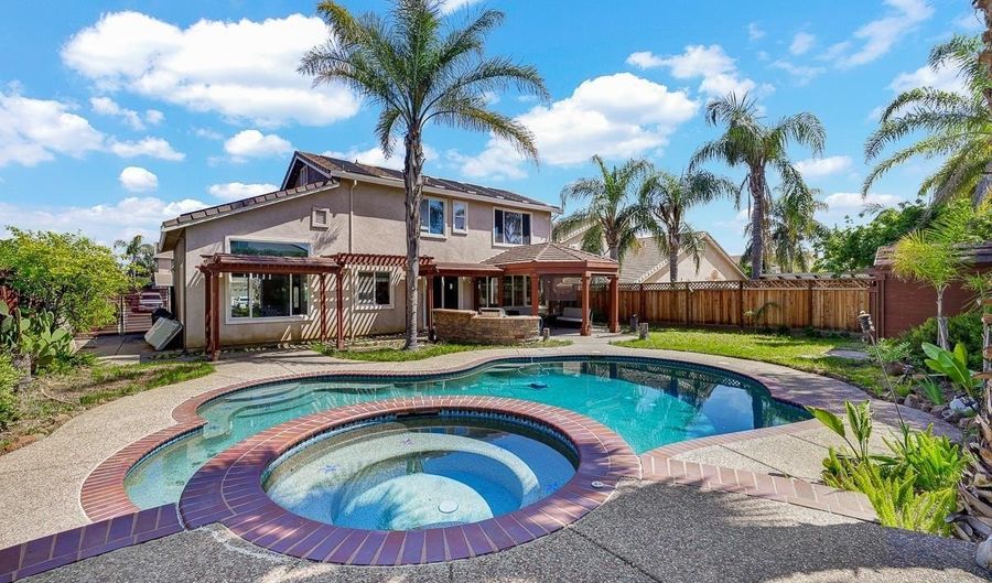 5457 Field Brook Ct, Antioch, CA 94531 - 5 Beds, 3 Bath