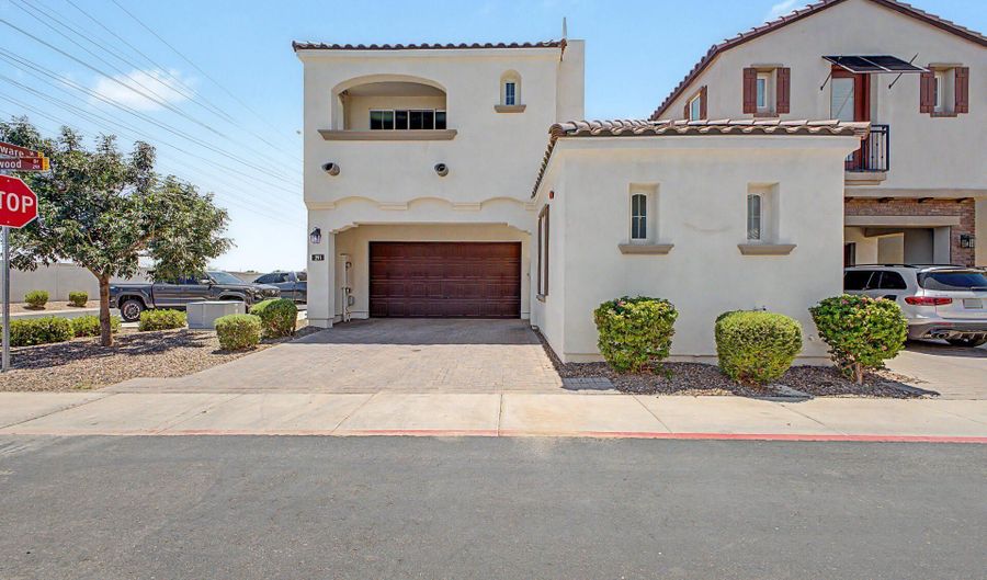 291 E MARKWOOD Dr, Chandler, AZ 85286 - 4 Beds, 5 Bath