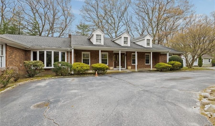 300 Twin River Rd, Lincoln, RI 02865 - 3 Beds, 3 Bath