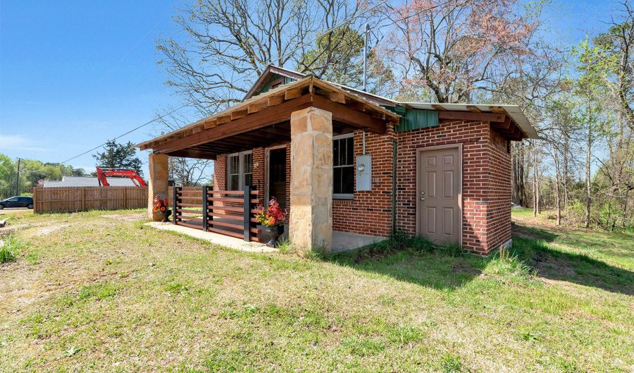 723 GAINESVILLE Hwy, Alto, GA 30510 - 1 Beds, 1 Bath