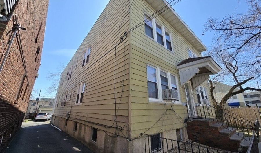12 Frederick St, Belleville, NJ 07109 - 4 Beds, 6 Bath