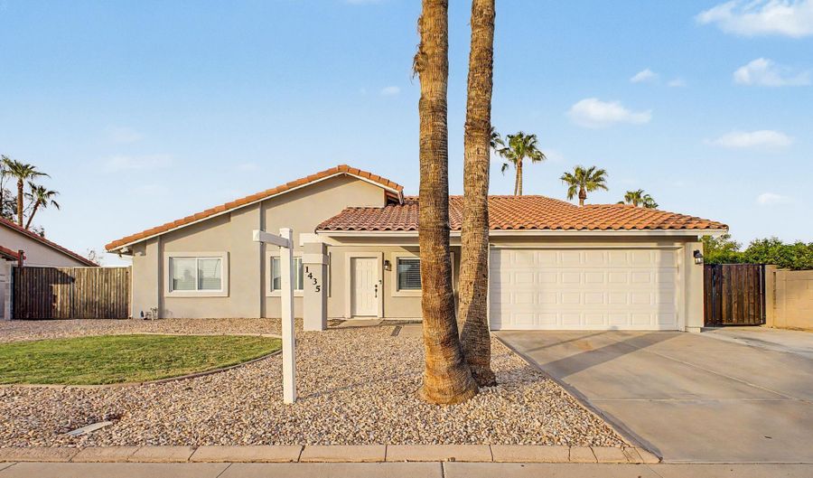 1435 N TAMARISK Dr, Chandler, AZ 85224 - 4 Beds, 2 Bath