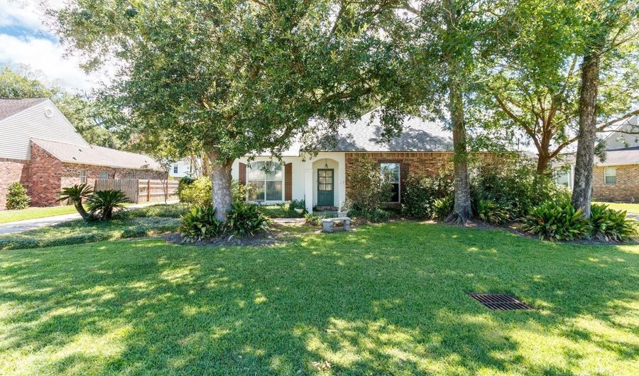 11918 Spring Meadow Dr, Baton Rouge, LA 70818 - 3 Beds, 2 Bath