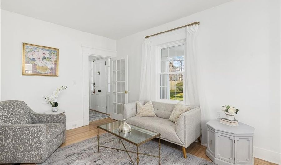 17 Old Beach Rd, Newport, RI 02840 - 4 Beds, 4 Bath
