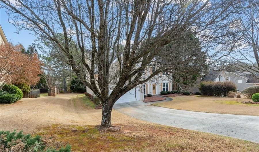 2030 Brook Meadow Dr, Alpharetta, GA 30005 - 5 Beds, 3 Bath