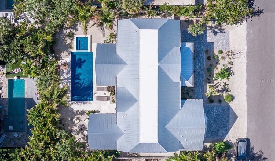 215 SYCAMORE Ave, Anna Maria, FL 34216 - 4 Beds, 5 Bath