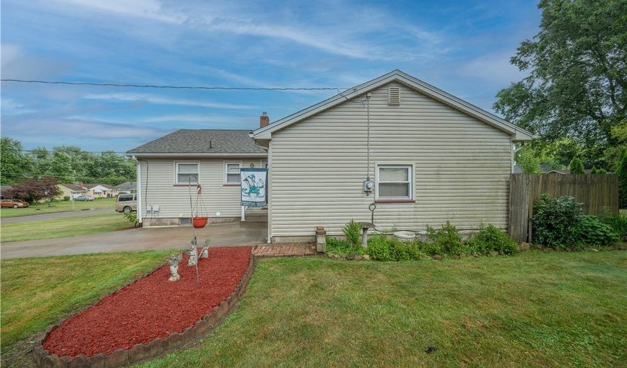 1774 Laurie Dr, Austintown, OH 44511 - 3 Beds, 2 Bath