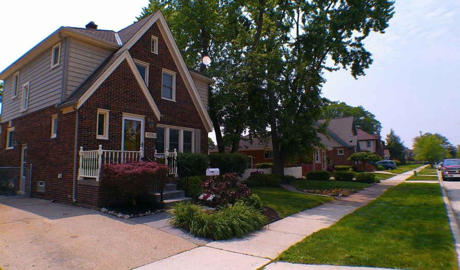 15553 McLain, Allen Park, MI 48101 - 3 Beds, 2 Bath