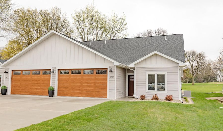 1018 Emerald Hills Dr, Arnolds Park, IA 51331 - 3 Beds, 2 Bath