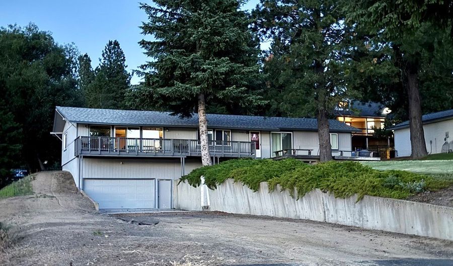 110 Lakeshore Dr, Cascade, ID 83611 - 3 Beds, 2 Bath