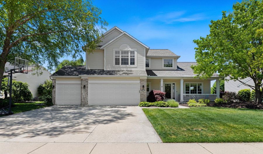 5616 Highbury Dr SE, Ada, MI 49301 - 5 Beds, 4 Bath