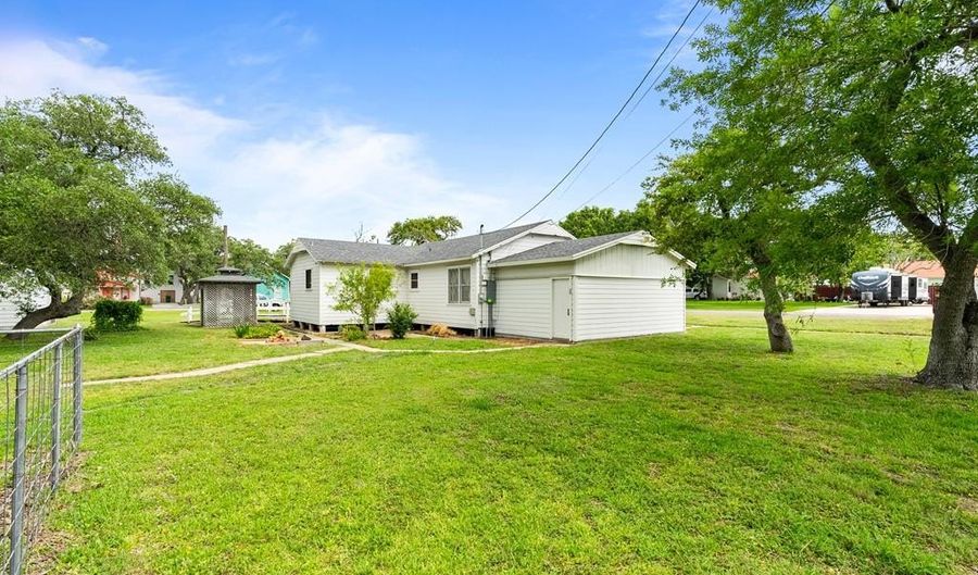 437 W Goodnight, Aransas Pass, TX 78336 - 3 Beds, 1 Bath