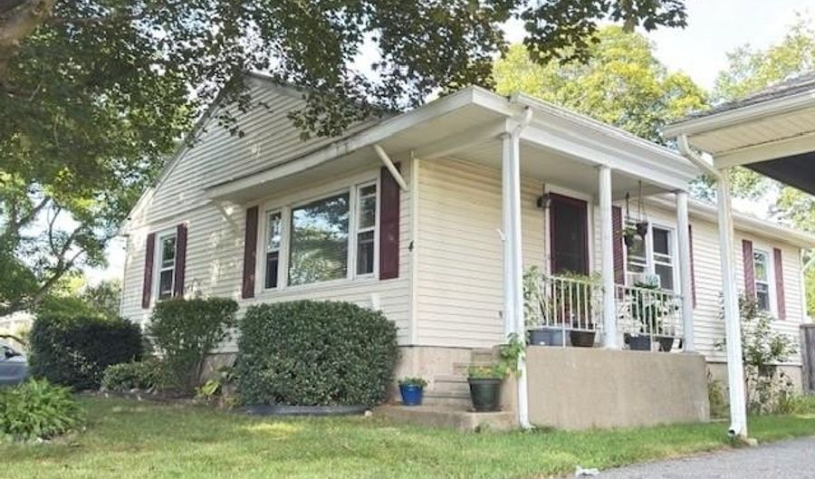 4 Hatherly St, North Providence, RI 02911 - 3 Beds, 2 Bath