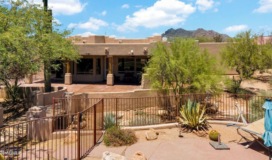6423 E MARIA Dr, Cave Creek, AZ 85331 - 5 Beds, 4 Bath