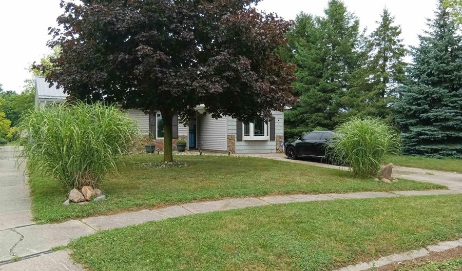 305 Chapel Ln, Ashley, IN 46705 - 3 Beds, 1 Bath
