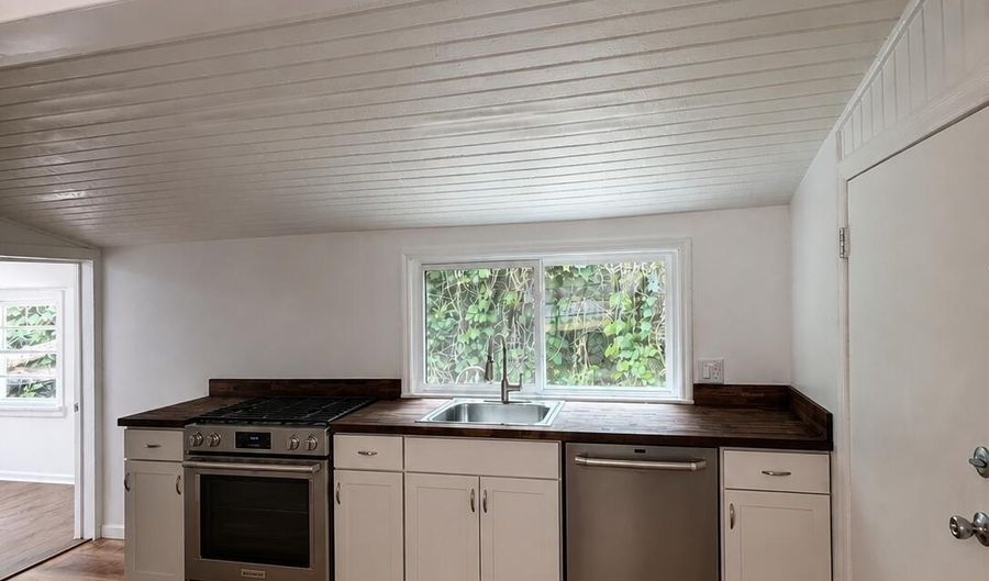 392 N Main St, Brunson, SC 29911 - 2 Beds, 2 Bath