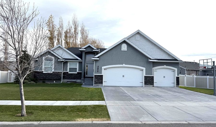 4854 Jasmine Dr, Chubbuck, ID 83202 - 6 Beds, 3 Bath