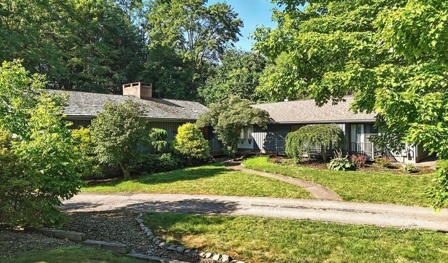 615 Glen Eden Ct, Aurora, OH 44202 - 4 Beds, 3 Bath