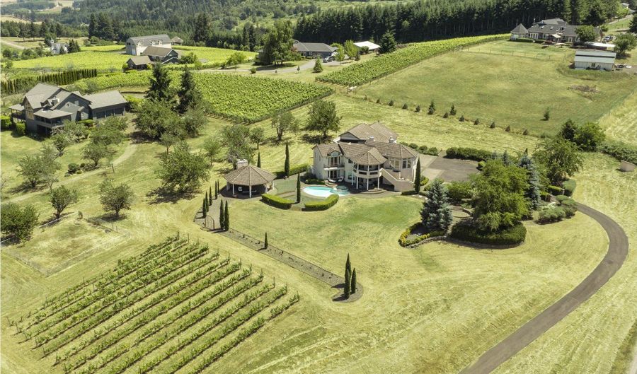 8580 SE HILLVIEW Dr, Amity, OR 97101 - 3 Beds, 3 Bath