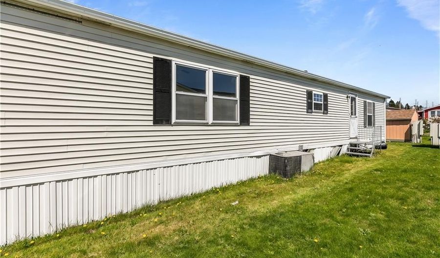 92 Bayview Pkwy, Middletown, RI 02842 - 2 Beds, 1 Bath