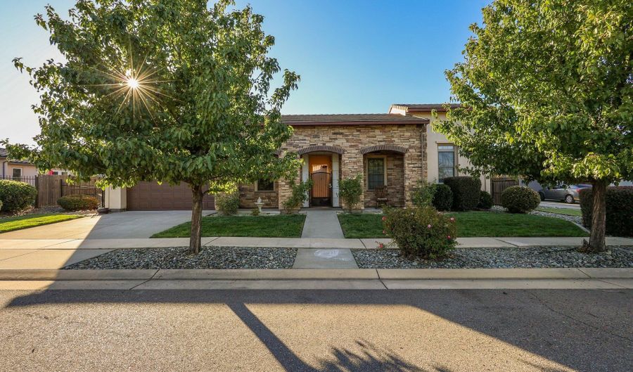 20284 Domaine Pl, Anderson, CA 96007 - 4 Beds, 4 Bath