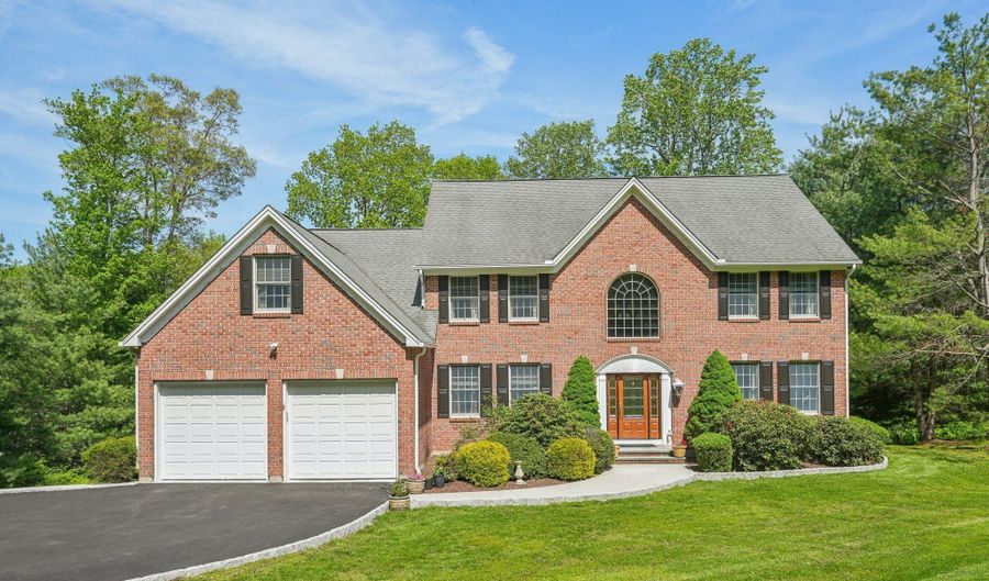 2 Logans Way, Danbury, CT 06811 - 4 Beds, 4 Bath