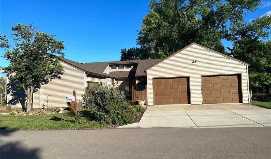 503 Beaver Creek Dr, Canby, MN 56220 - 6 Beds, 3 Bath