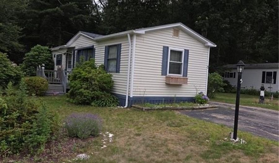 5 Cantaberry Ln, Coventry, RI 02816 - 2 Beds, 1 Bath