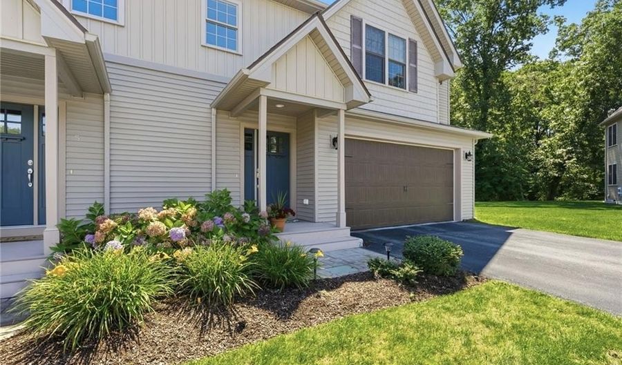 80 Conley Ave 6, Cranston, RI 02921 - 2 Beds, 3 Bath