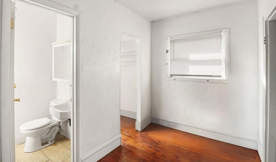 511 Brown St, Akron, OH 44311 - 4 Beds, 2 Bath
