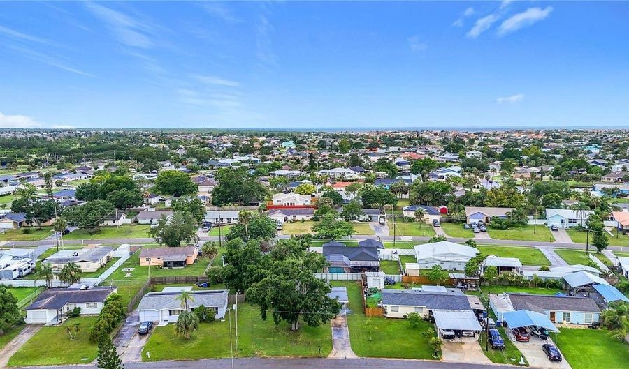 6228 Florida Cir W, Apollo Beach, FL 33572 - 3 Beds, 2 Bath