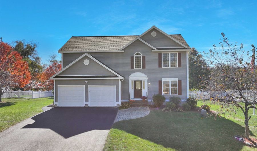 16 Summit Rd, Bedford, NH 03110 - 3 Beds, 3 Bath