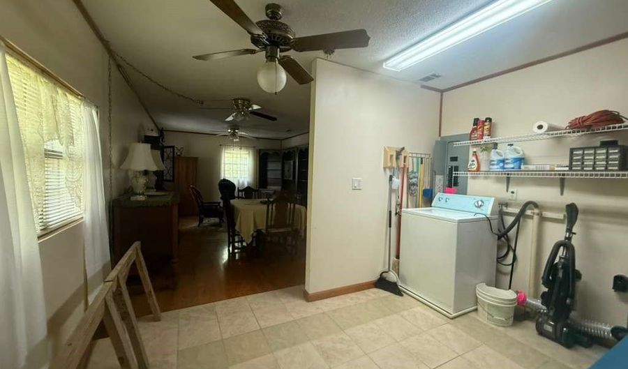 220 Presley Dr, Abbeville, AL 36310 - 2 Beds, 1 Bath